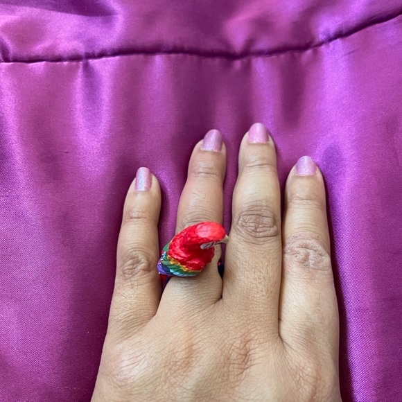Unique parrot 🦜 wooden ring, hand carved and hand painted. Size 7 - Picture 5 of 6